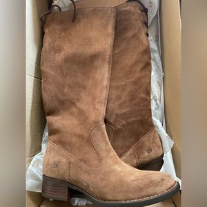Brown suede boots with zipper